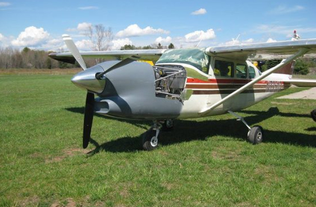 Unpainted cowlings on prototype Turbine Cessna 206